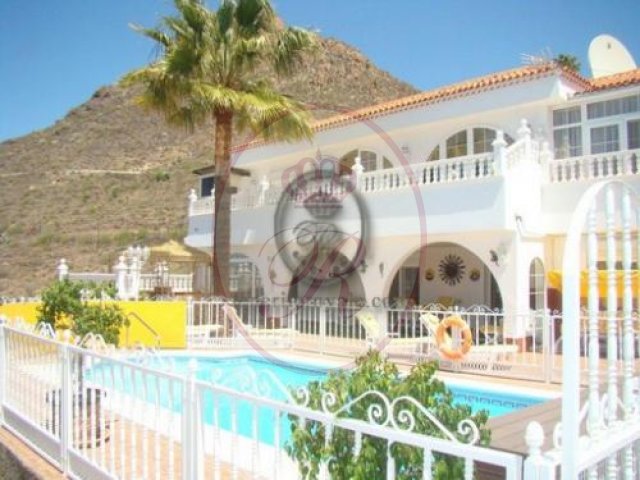 Villa in La Florida marketed by Tenerife Royale